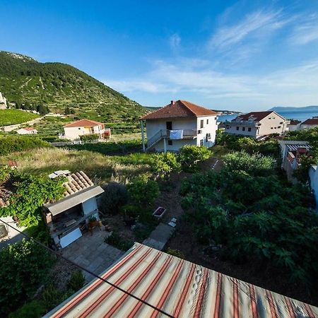 Garden Apartments Komiza Exterior photo