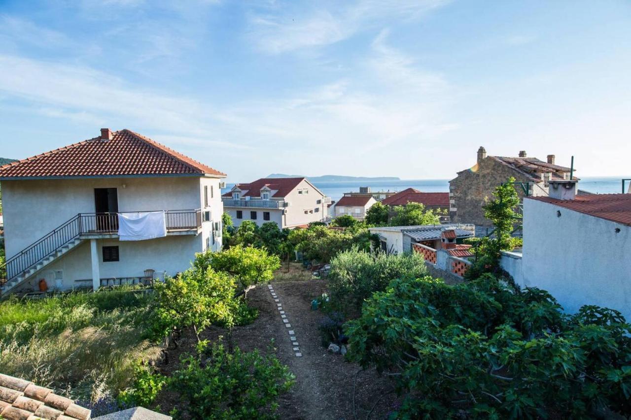 Garden Apartments Komiza Exterior photo