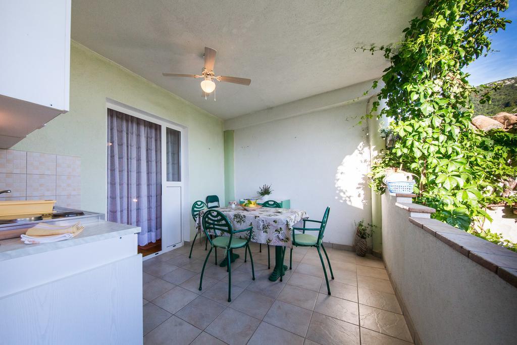 Garden Apartments Komiza Exterior photo