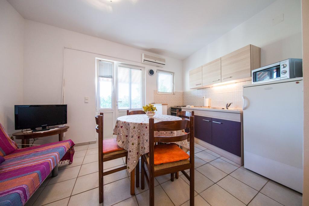Garden Apartments Komiza Exterior photo