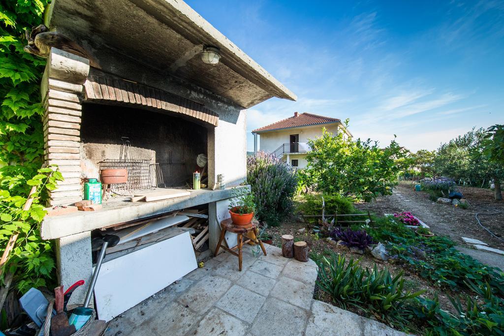 Garden Apartments Komiza Exterior photo